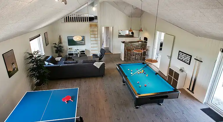 Geräumiges Ferienhaus mit Pool bei Møns Klint