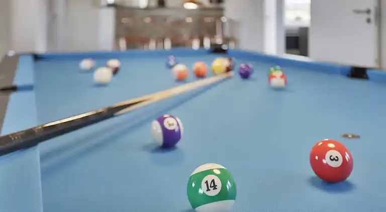 Geräumiges Ferienhaus mit Pool bei Møns Klint