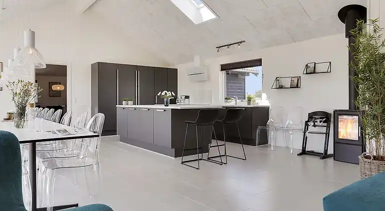 Geräumiges Ferienhaus mit Pool bei Møns Klint