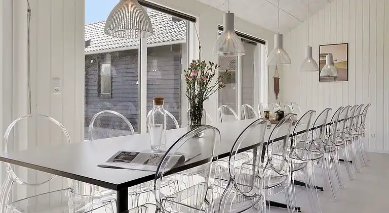 Geräumiges Ferienhaus mit Pool bei Møns Klint