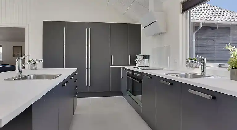 Geräumiges Ferienhaus mit Pool bei Møns Klint