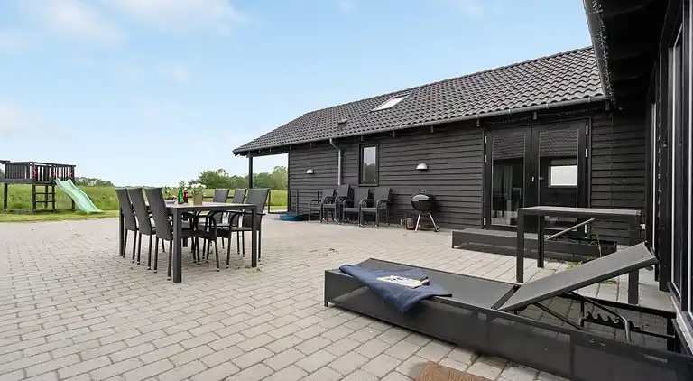 Geräumiges Ferienhaus mit Pool bei Møns Klint