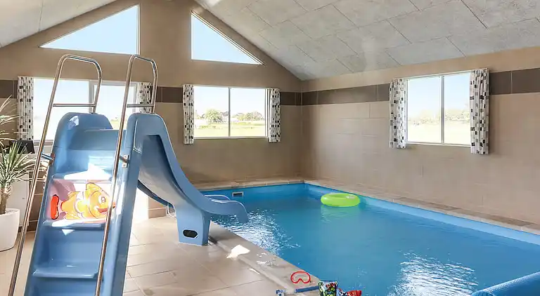Ferienhaus für 24 auf Møn mit Pool & Spa
