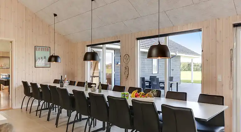 Ferienhaus für 24 auf Møn mit Pool & Spa