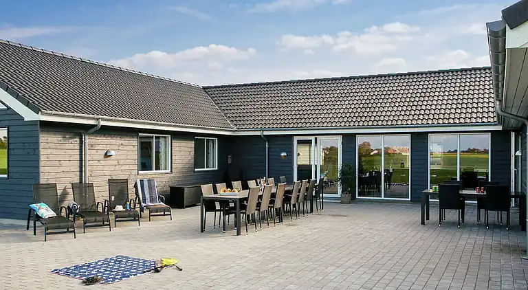 Ferienhaus für 24 auf Møn mit Pool & Spa