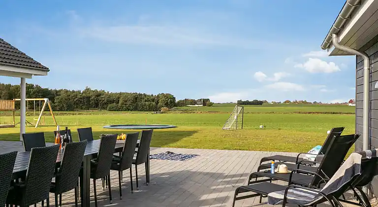 Ferienhaus für 24 auf Møn mit Pool & Spa