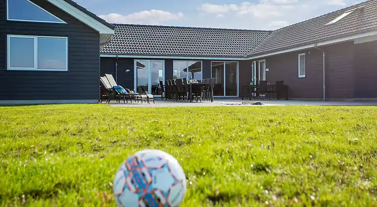 Ferienhaus für 24 auf Møn mit Pool & Spa