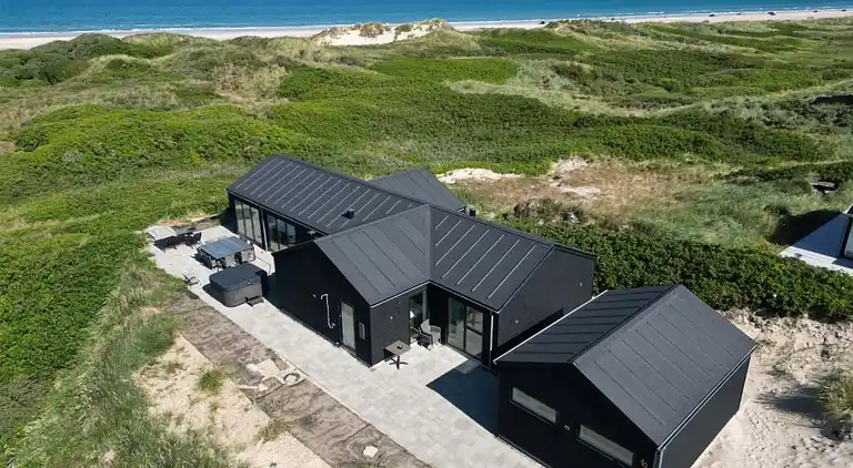 Luxus-Ferienhaus am Strand mit Spa & Spiel