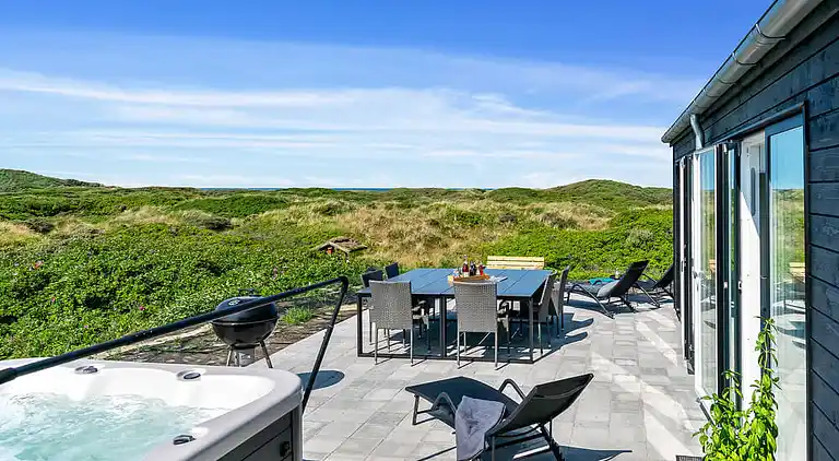 Luxus-Ferienhaus am Strand mit Spa & Spiel