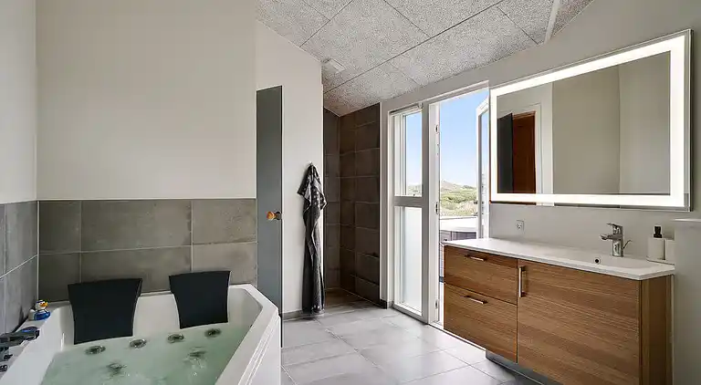 Luxus-Ferienhaus am Strand mit Spa & Spiel