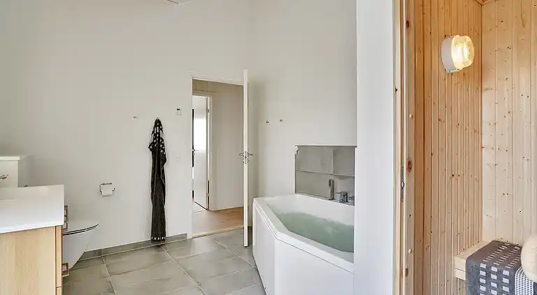 Luxus-Ferienhaus am Strand mit Spa & Spiel