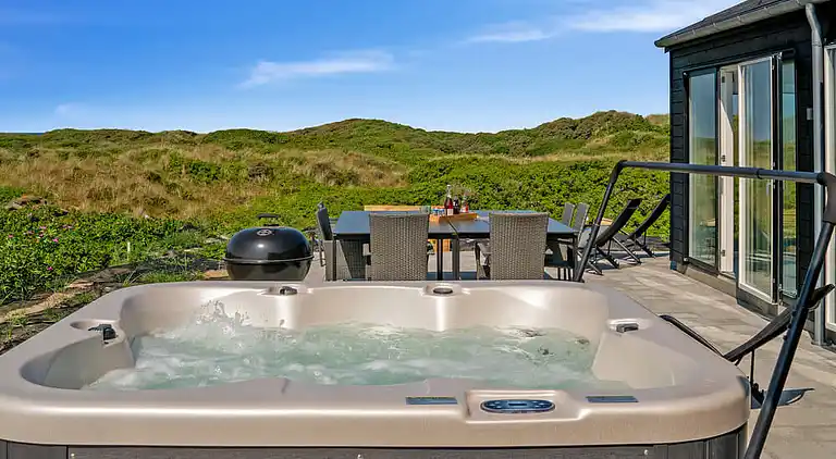 Luxus-Ferienhaus am Strand mit Spa & Spiel