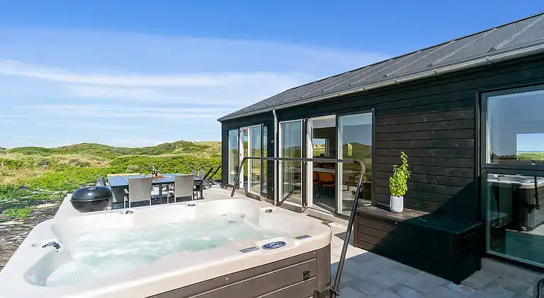 Luxus-Ferienhaus am Strand mit Spa & Spiel