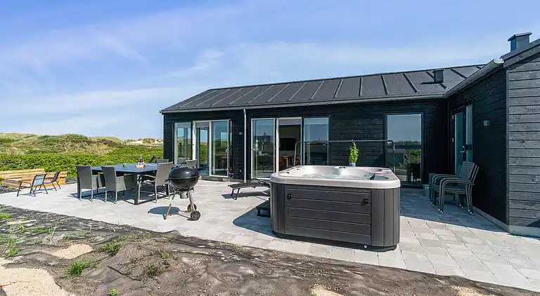 Luxus-Ferienhaus am Strand mit Spa & Spiel
