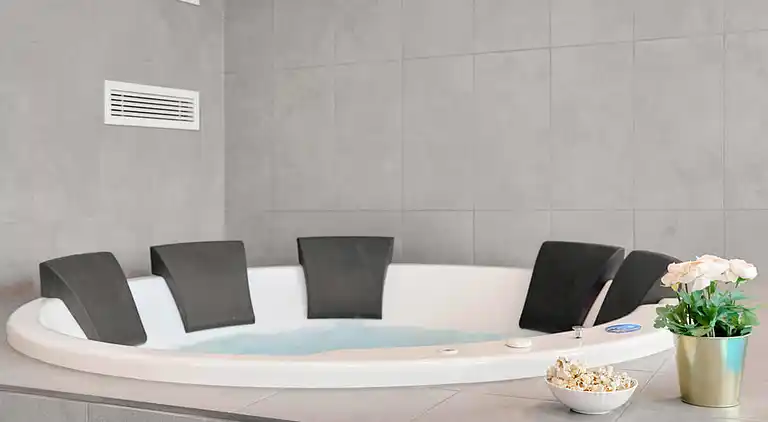 Luxus-Ferienhaus mit Pool, Spa & Aktivitäten