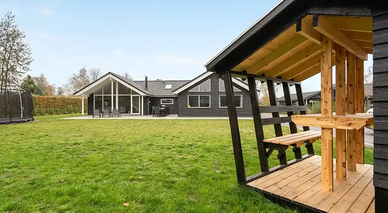 Luxus-Ferienhaus mit Pool, Spa & Aktivitäten