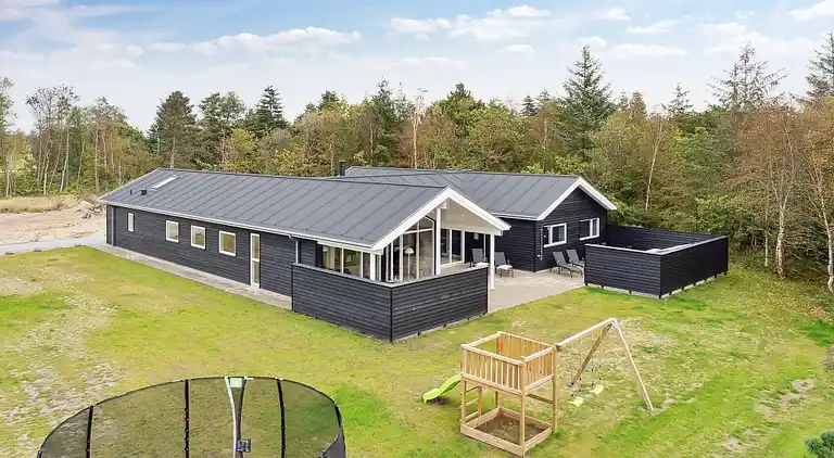 Luxusferienhaus mit Hallenbad für 18