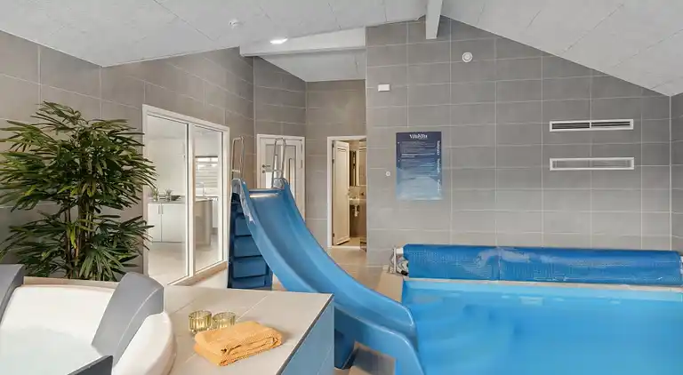 Luxusferienhaus mit Hallenbad für 18