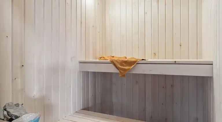 Luxusferienhaus mit Hallenbad für 18