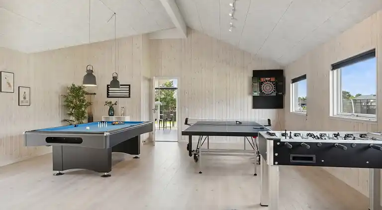 Luxusferienhaus mit Hallenbad für 18