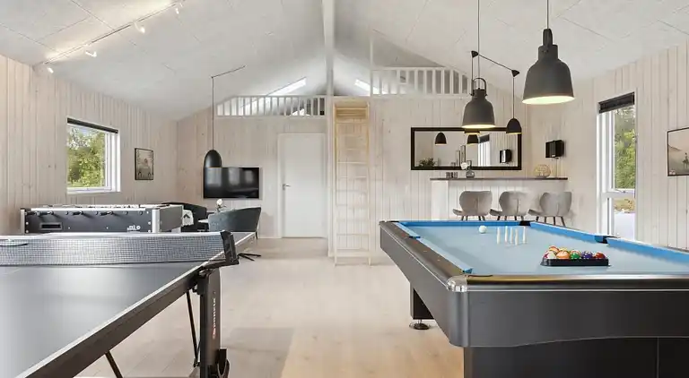 Luxusferienhaus mit Hallenbad für 18