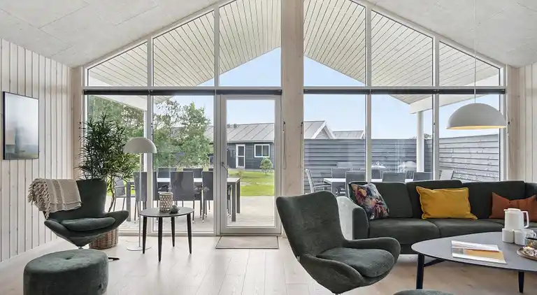 Luxusferienhaus mit Hallenbad für 18