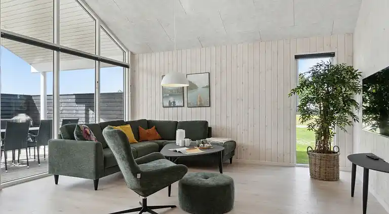 Luxusferienhaus mit Hallenbad für 18