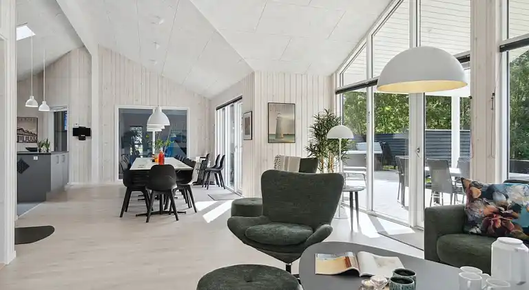 Luxusferienhaus mit Hallenbad für 18