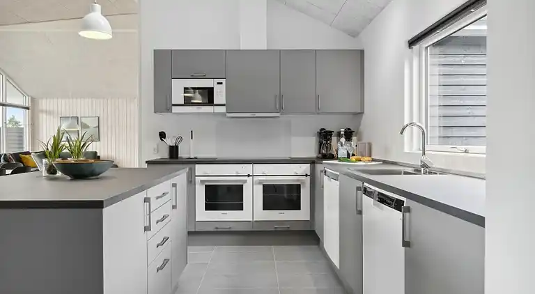 Luxusferienhaus mit Hallenbad für 18