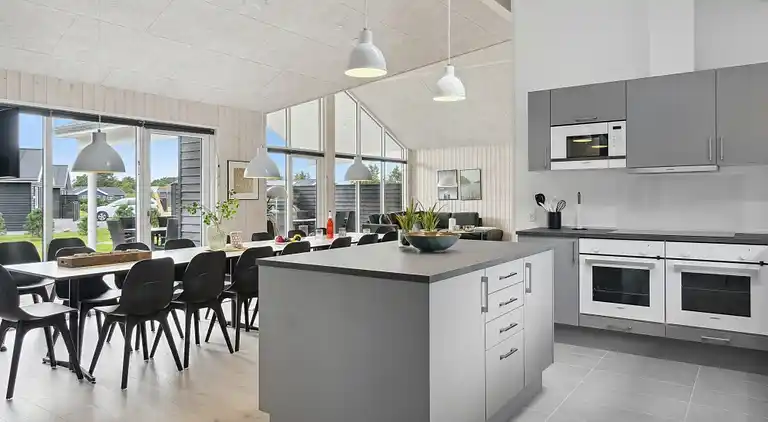 Luxusferienhaus mit Hallenbad für 18