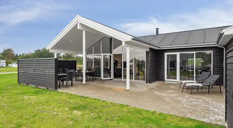 Luxusferienhaus mit Hallenbad für 18