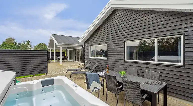 Luxusferienhaus mit Hallenbad für 18