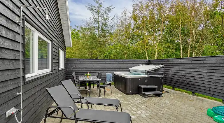 Luxusferienhaus mit Hallenbad für 18