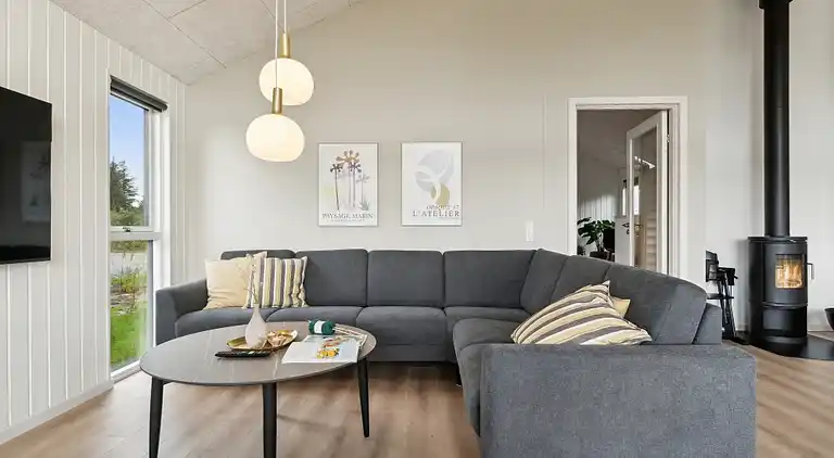 Ferienhaus für 18 mit Pool, Spa & Strand