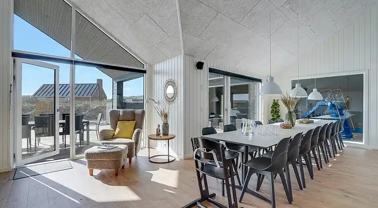 Für 18 Personen – Pool, Sauna & Freizeitraum