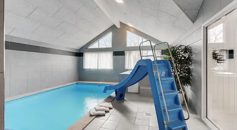 Für 18 Personen – Pool, Sauna & Freizeitraum