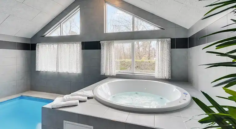 Für 18 Personen – Pool, Sauna & Freizeitraum