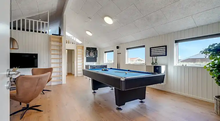 Für 18 Personen – Pool, Sauna & Freizeitraum