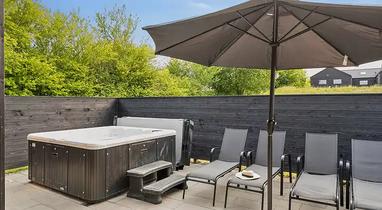 Luxus-Ferienhaus mit Pool - für 18 Pers.