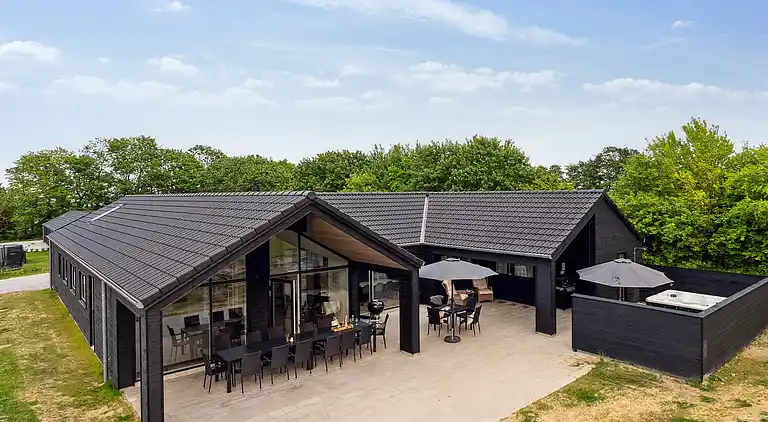 Luxus-Ferienhaus mit Pool - für 18 Pers.