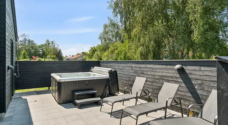 Luxus-Sommerhaus in Højby, Pool & Spa