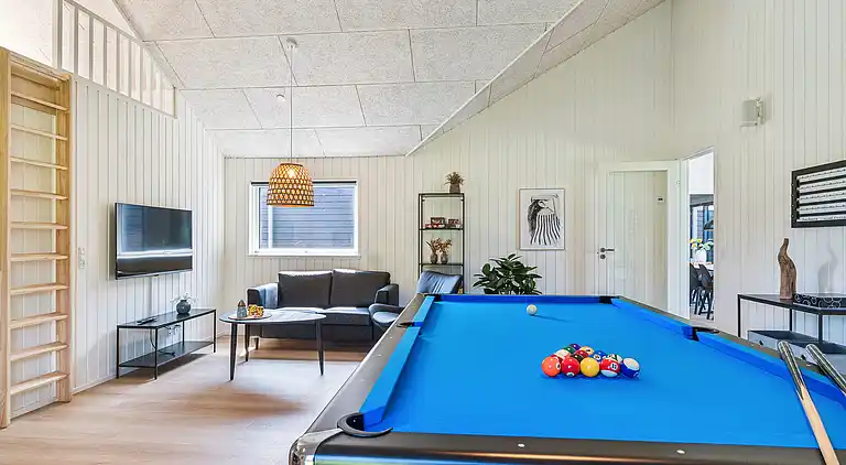 Luxus-Sommerhaus in Højby, Pool & Spa