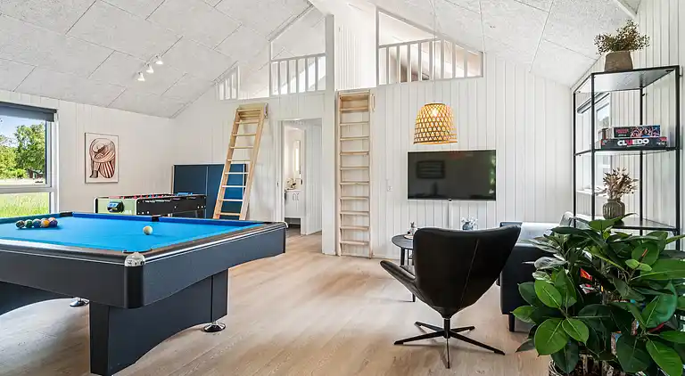 Luxus-Sommerhaus in Højby, Pool & Spa