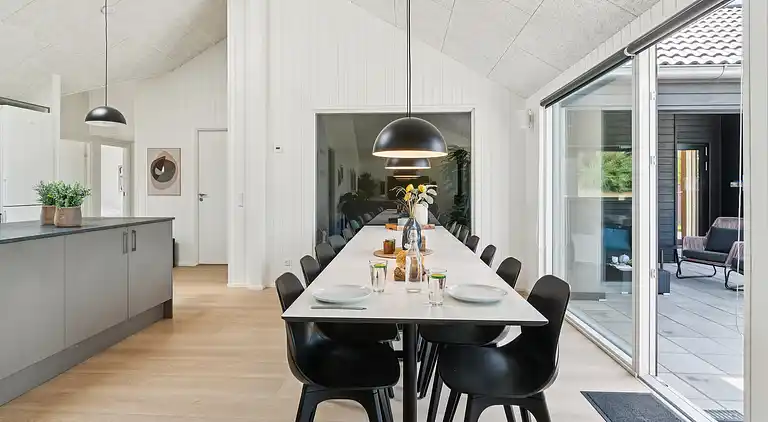 Luxus-Sommerhaus in Højby, Pool & Spa