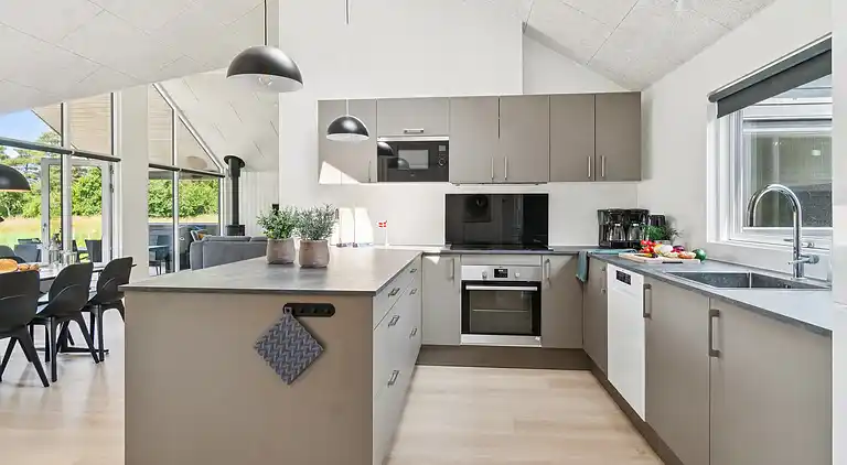 Luxus-Sommerhaus in Højby, Pool & Spa