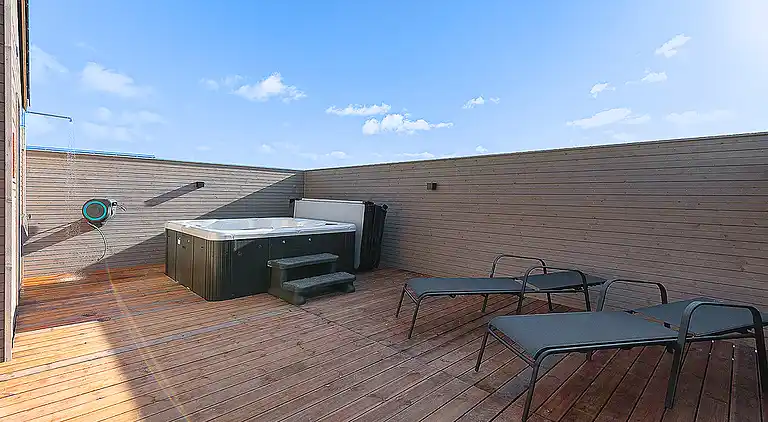 Luxus-Ferienhaus mit Pool und Meerblick