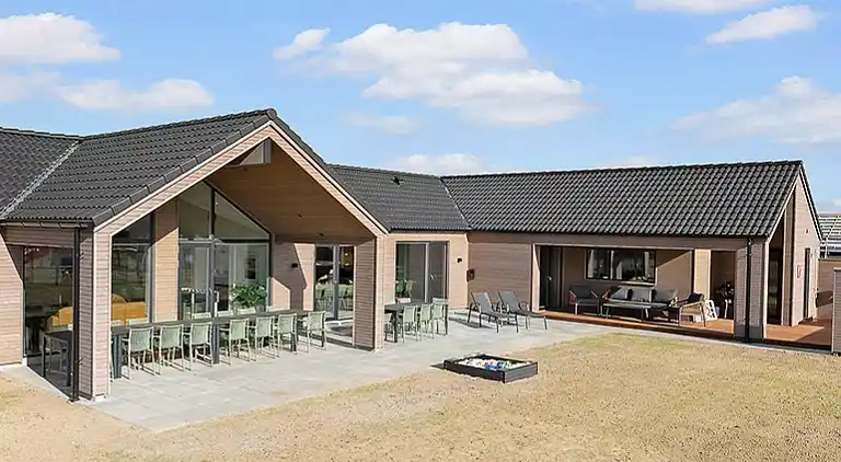 Luxus-Ferienhaus mit Pool und Meerblick