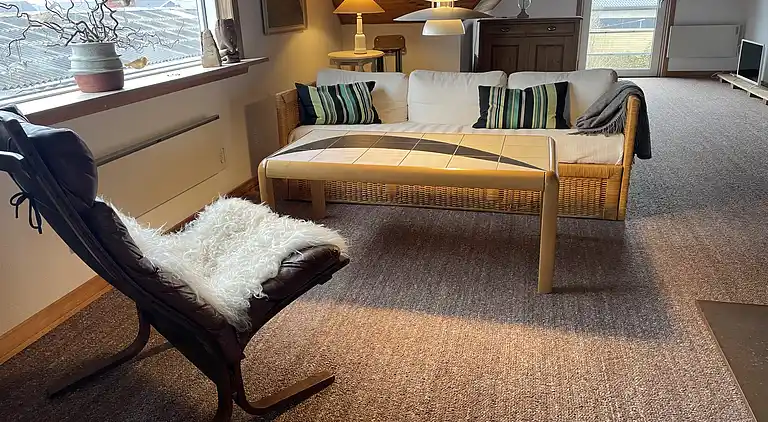 Charmerende sommerhus i byen og tæt ved stranden