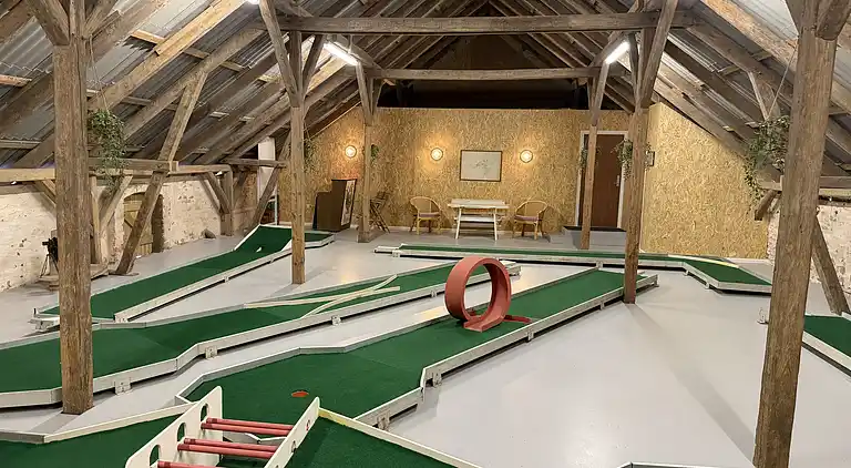 750 m2 landidyl⎮Gildesal⎮Aktivitetsrum⎮Minigolf