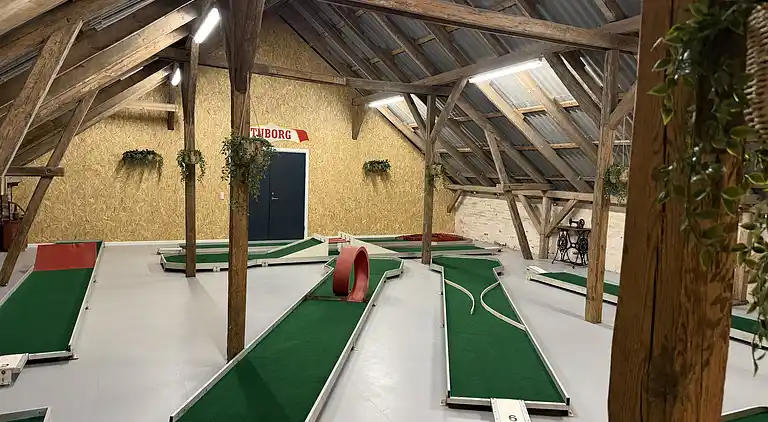 750 m2 landidyl⎮Gildesal⎮Aktivitetsrum⎮Minigolf